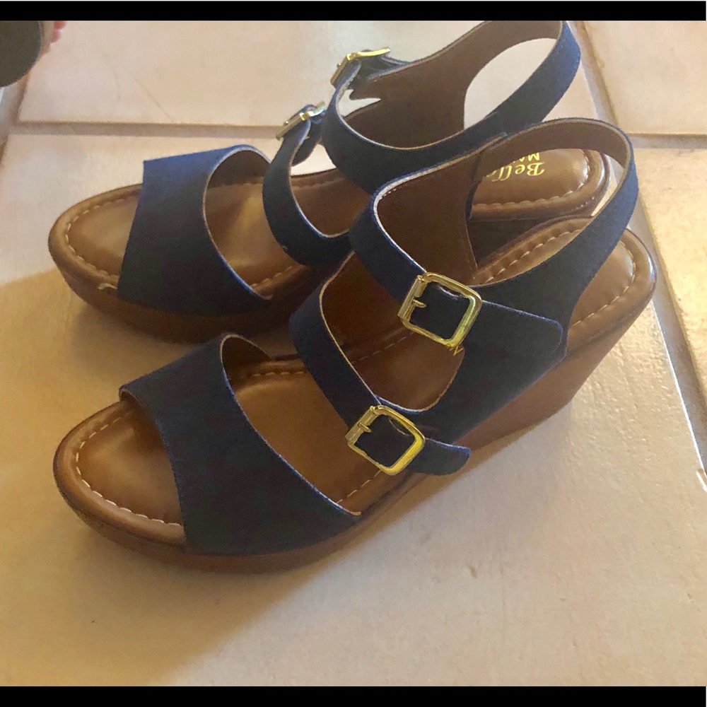 Bella Vita, Made in Italy size 8 Narrow Navy blue.